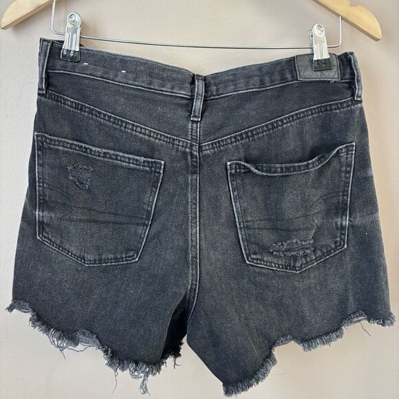 American Eagle Women’s 90s Boyfriend Shorts Black Distressed Denim Size 8 - Picture 5 of 5